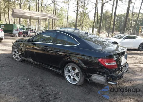 2012 Mercedes-Benz C 250 из США, поврежденный, VIN WDDGJ4HB9CF791452
